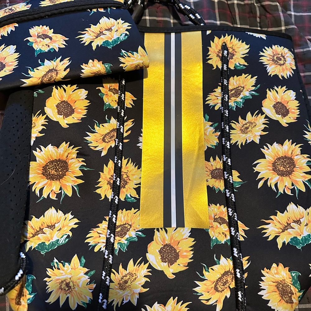 Simply Southern tote with small bag inside